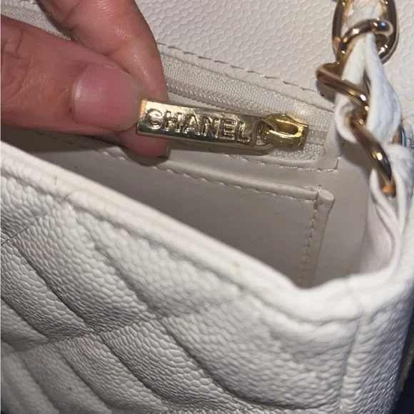 Classic Chanel White Quilted Leather Shoulder Bag with Chanel Perfume - Picture 8 of 12